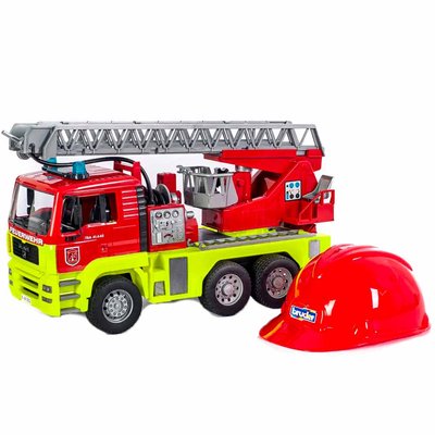 Игрушка Bruder Пожарная машина MAN TGA с водой, светом и звуком, и каской в подарок (01760) 01760 фото