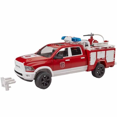 Пожарный джип Bruder Dodge RAM 2500 со светом, звуком, водой и фигуркой (02544) 02544 фото