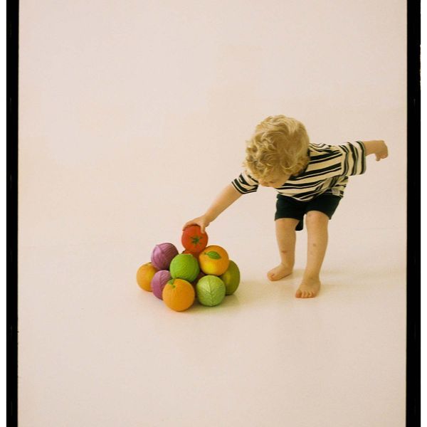 М'ячик Oli & Carol Tomato Baby Ball (L-BALL-TOMATO) L-BALL-TOMATO фото