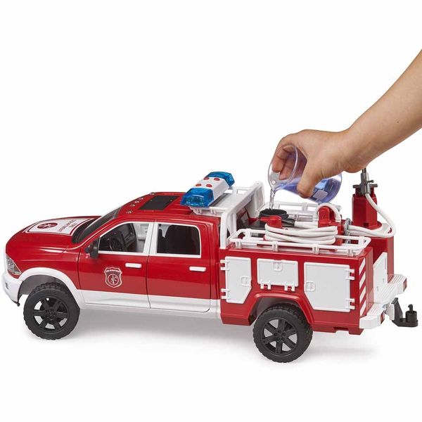 Пожежний джип Bruder Dodge RAM 2500 зі світлом, звуком, водою та фігуркою (02544) 02544 фото